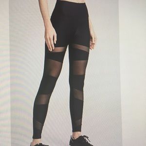 Onzie Bondage Leggings - New with tags